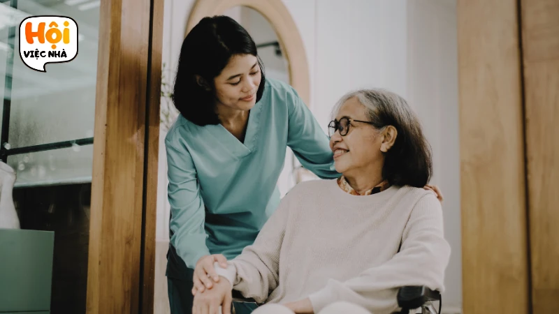 Lưu ý khi chọn dịch vụ chăm sóc người già tại nhà 